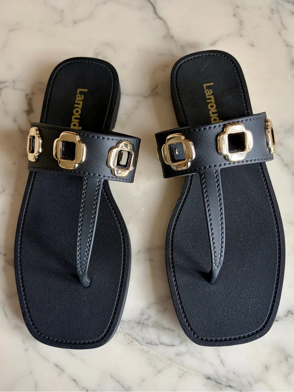 EUC LARROUDE Milan Grommet Synthetic Thong Flip Flop Sandal 37/38 6/7 Black/Gold